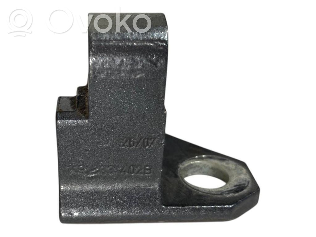 Aizmugurē augšējā vira (eņģe)