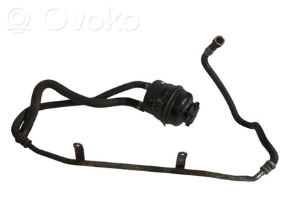 Stūres pastiprinātāja šķidruma tvertne