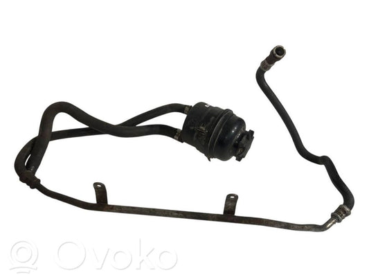 Stūres pastiprinātāja šķidruma tvertne