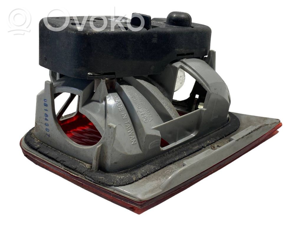 Aizmugurējais lukturis pārsegā