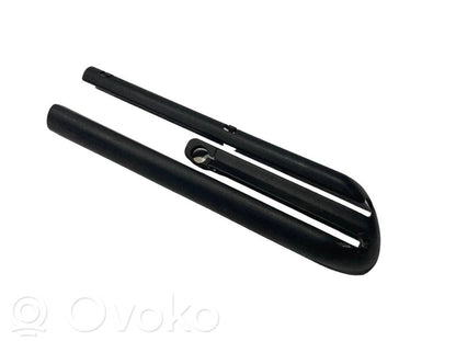 Front driver's seat rail(s)