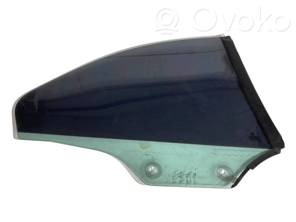 Aizmugurējais virsbūves sānu stikls