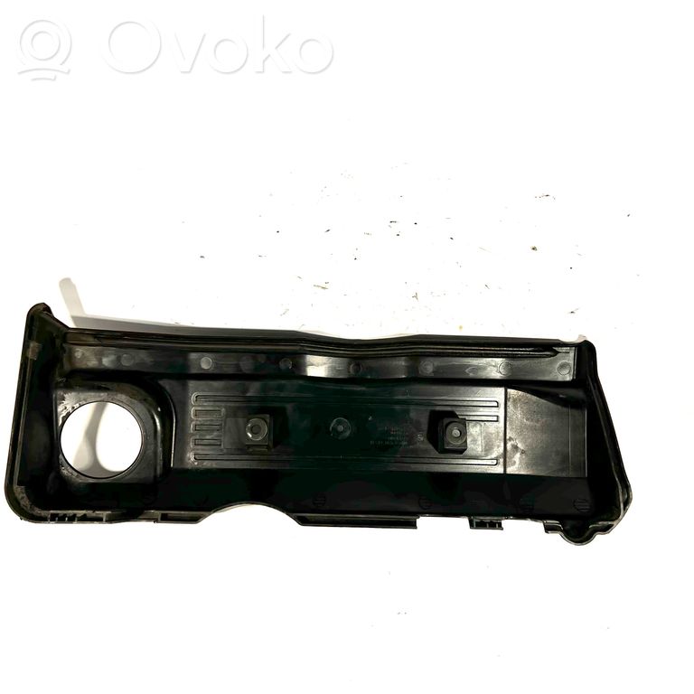 Dzinēja pārsegs (dekoratīva apdare)