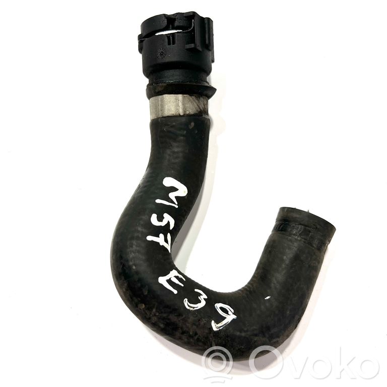 Caurulīte (-es) / šļūtene (-es)