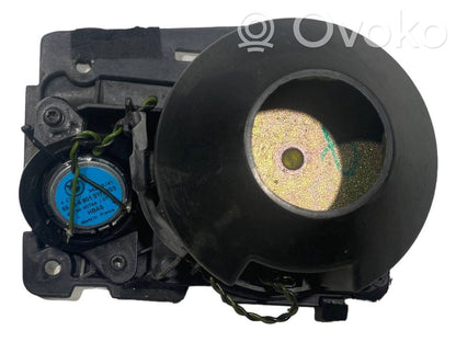 Skaļrunis (-i) pakaļējās durvīs