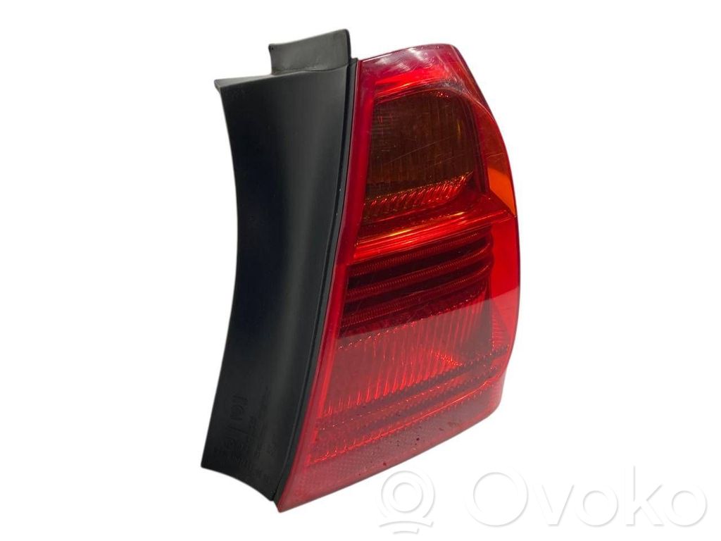 Aizmugurējais lukturis virsbūvē