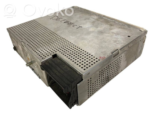 Radio / CD/DVD atskaņotājs / navigācija