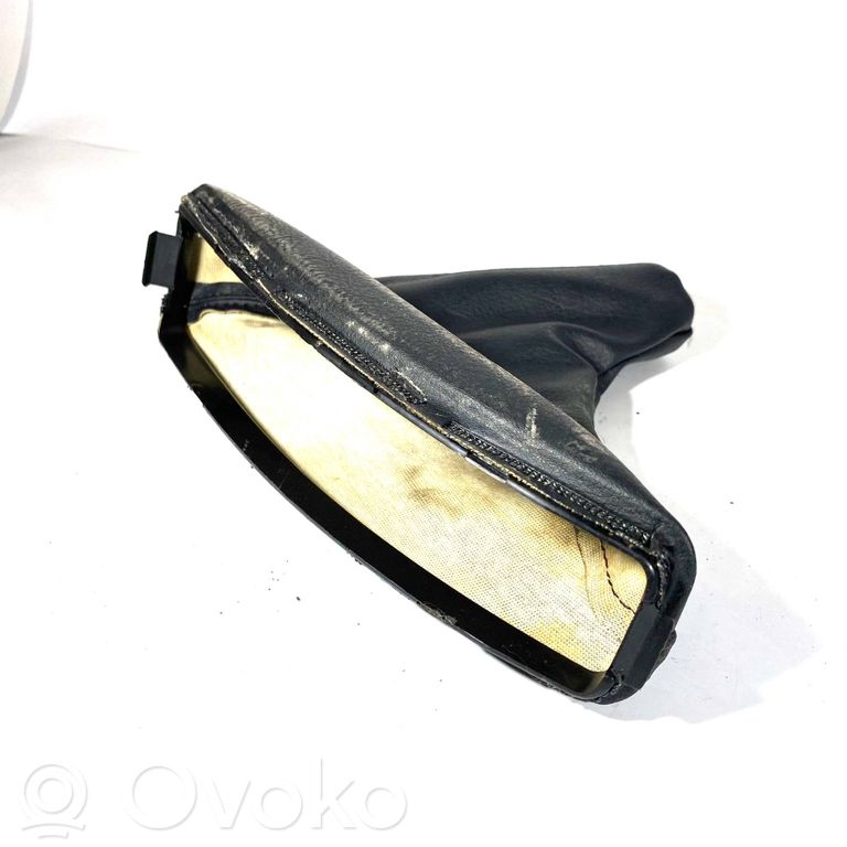 Rokas bremzes dekoratīvā apdare