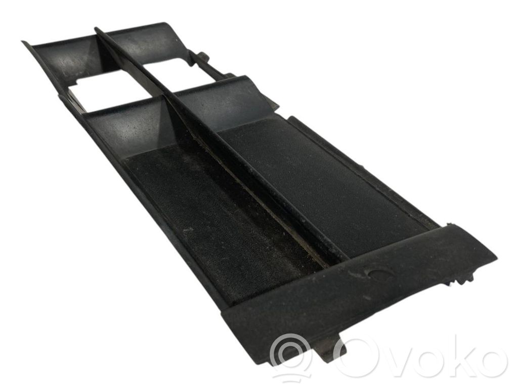 Apakšējais režģis (trīsdaļīgs)