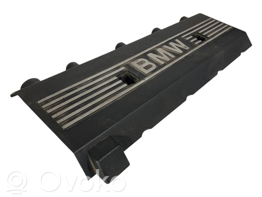 Engine cover (decorative trim)