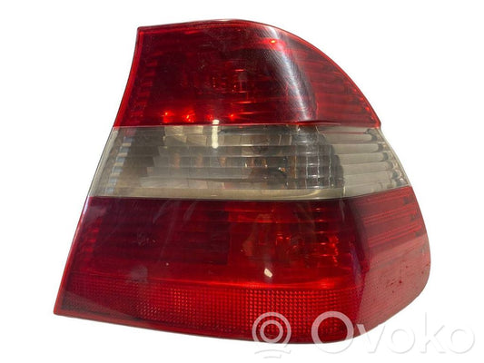 Задний фонарь в кузове