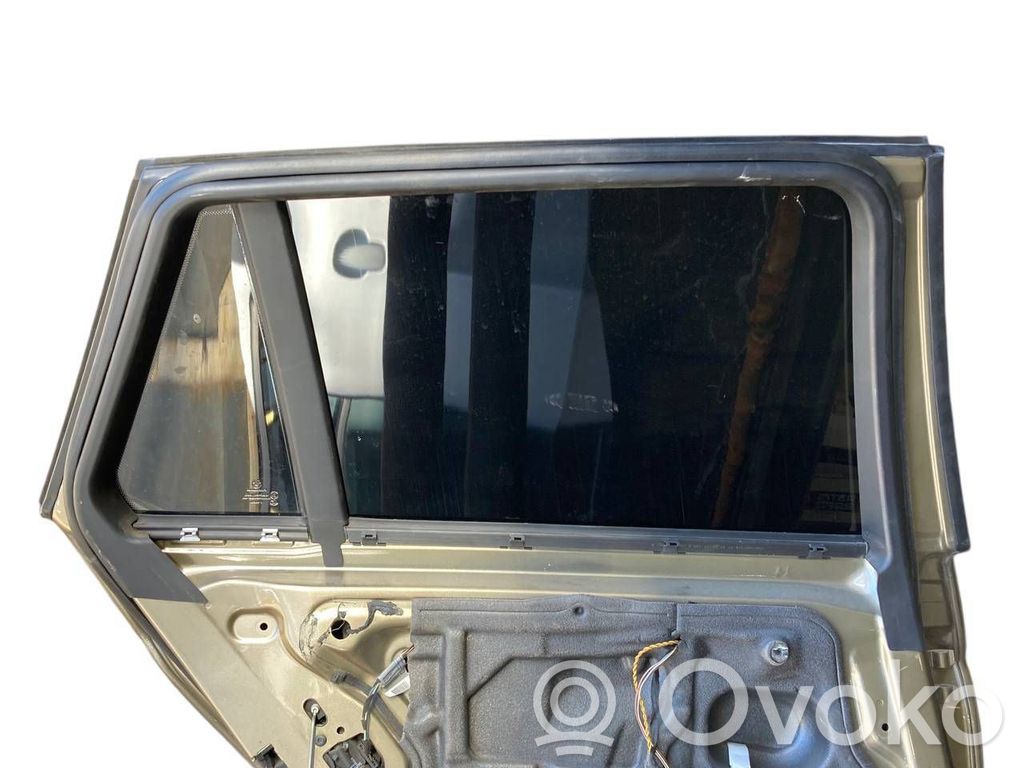 Aizmugurējās durvis