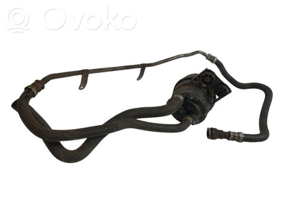 Stūres pastiprinātāja šķidruma tvertne