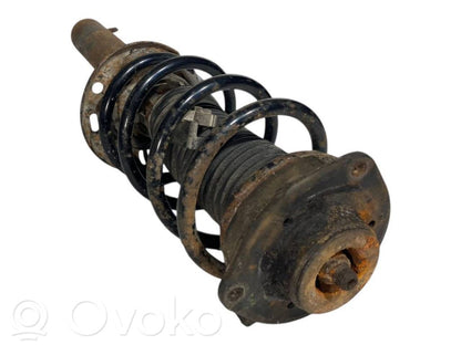 Priekšpusē amortizators ar atsperi