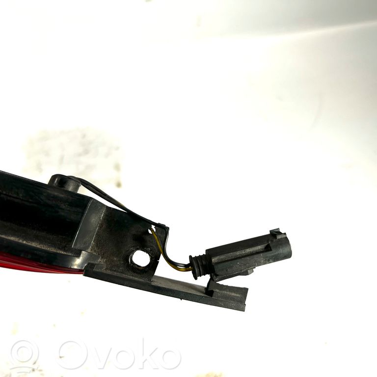 Papildu bremžu signāla lukturis