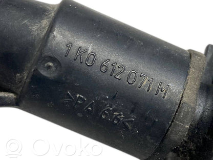 Caurulīte (-es) / šļūtene (-es)