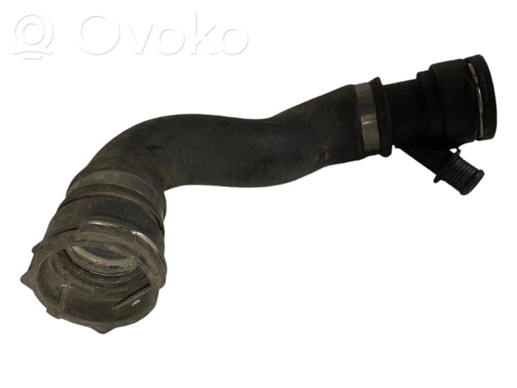 Caurulīte (-es) / šļūtene (-es)