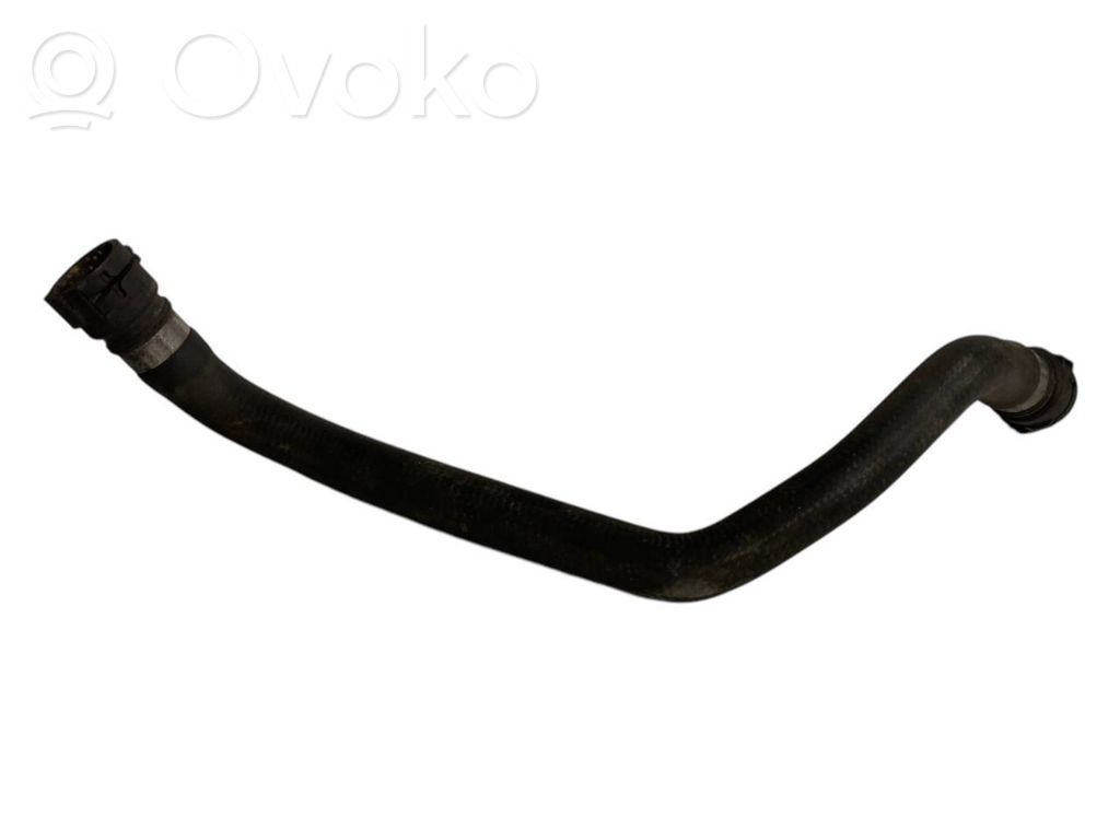 Caurulīte (-es) / šļūtene (-es)