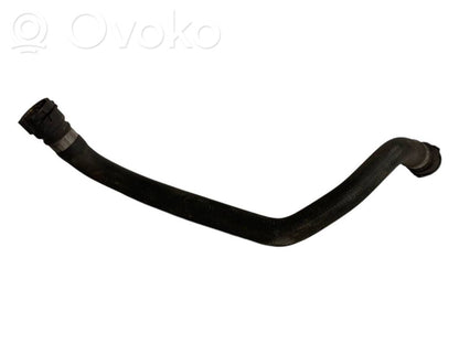 Caurulīte (-es) / šļūtene (-es)