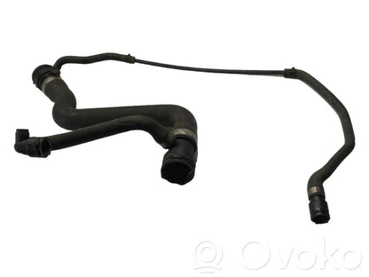 Caurulīte (-es) / šļūtene (-es)