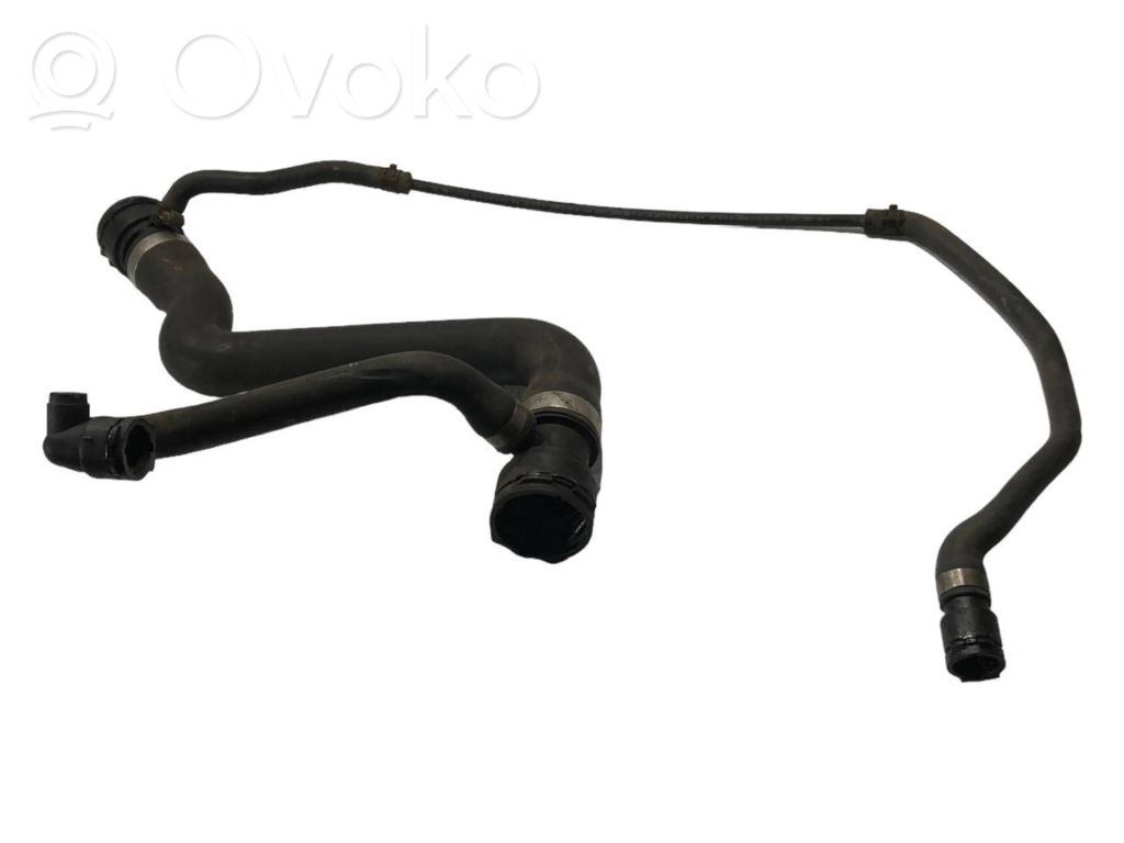 Caurulīte (-es) / šļūtene (-es)