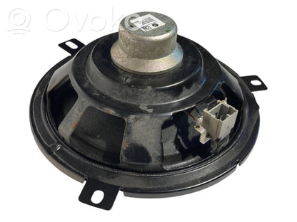 Skaļrunis (-i) pakaļējās durvīs