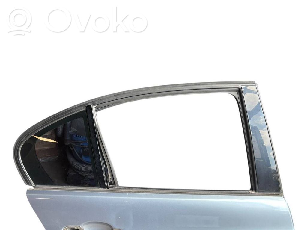 Aizmugurējās durvis