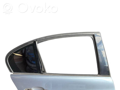 Aizmugurējās durvis