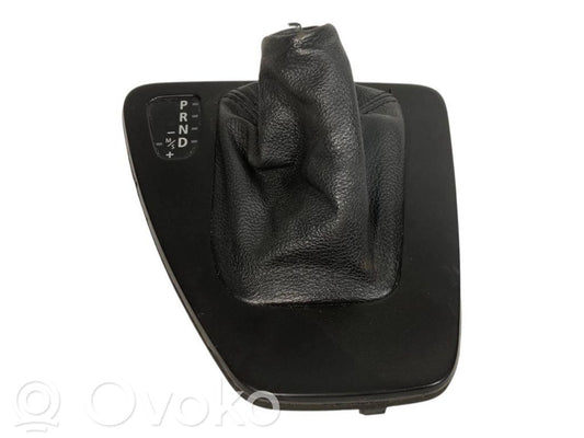 Ātrumu pārslēgšanas sviras dekoratīvā apdare (plastmasas)