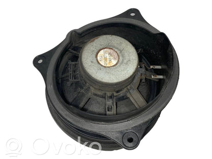 Speaker(s) in the rear door