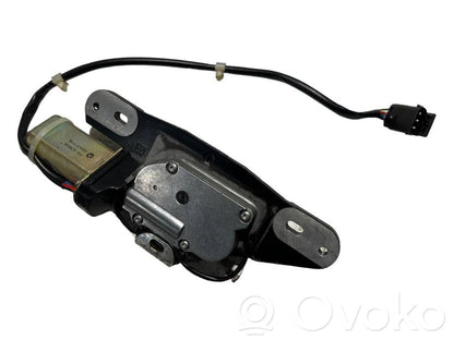 Aizmugurējā pārsega slēdzene