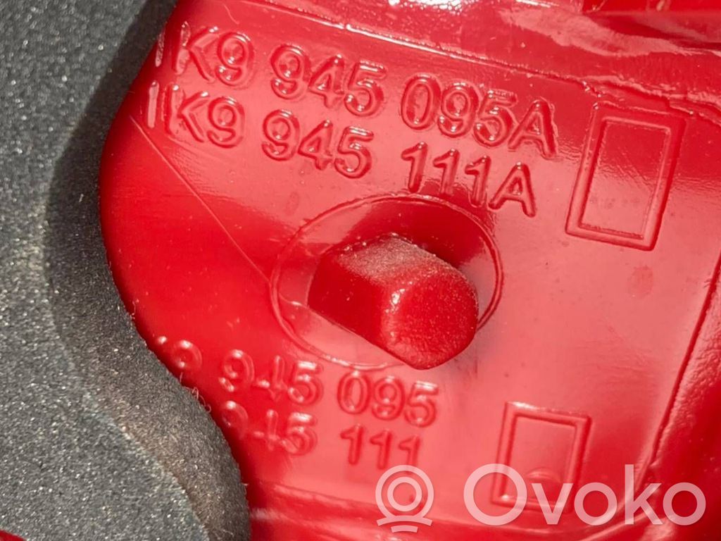 Aizmugurējais lukturis virsbūvē