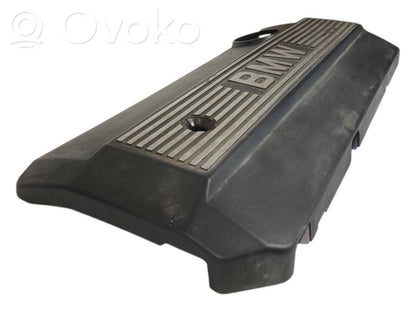 Dzinēja pārsegs (dekoratīva apdare)