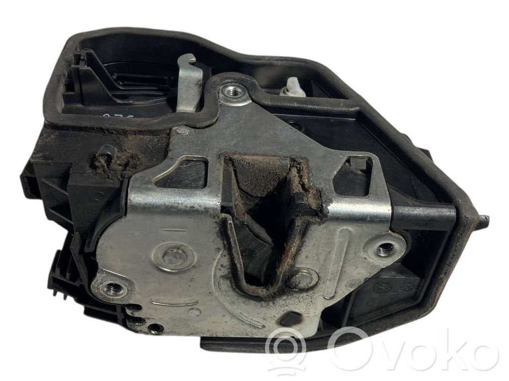 Aizmugurē slēdzene