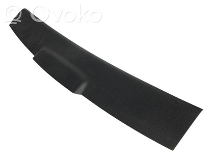 Augšējā dekoratīvā apdare (pie loga)