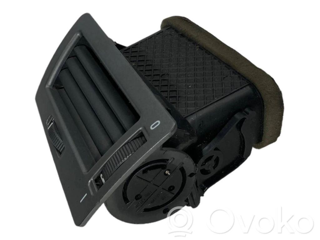 Боковая решетка воздухозаборника