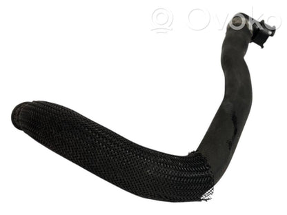 Caurulīte (-es) / šļūtene (-es)