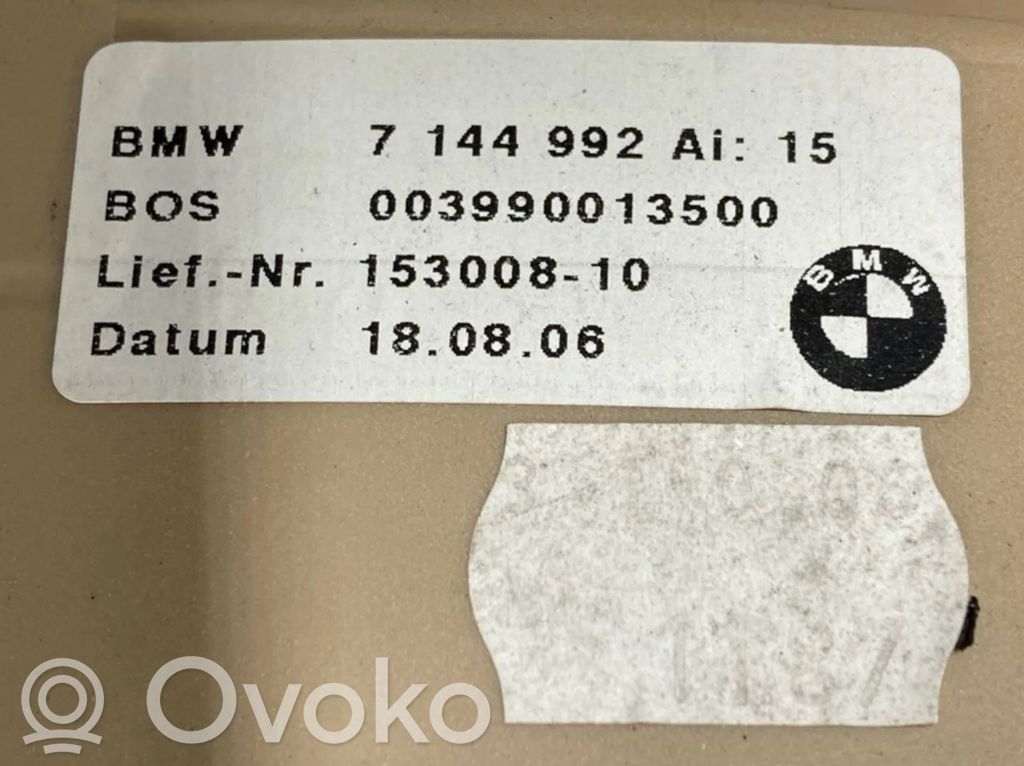 (D) statņa dekoratīvā apdare (augšdaļa)