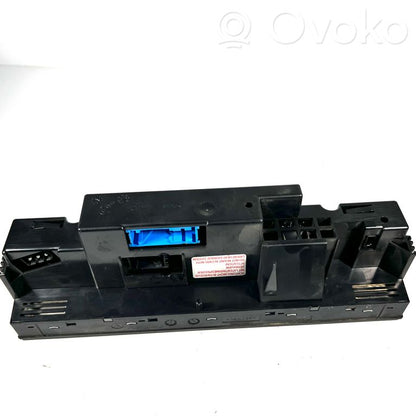 Gaisa kondicioniera / klimata kontroles / salona apsildes vadības bloks (salonā)