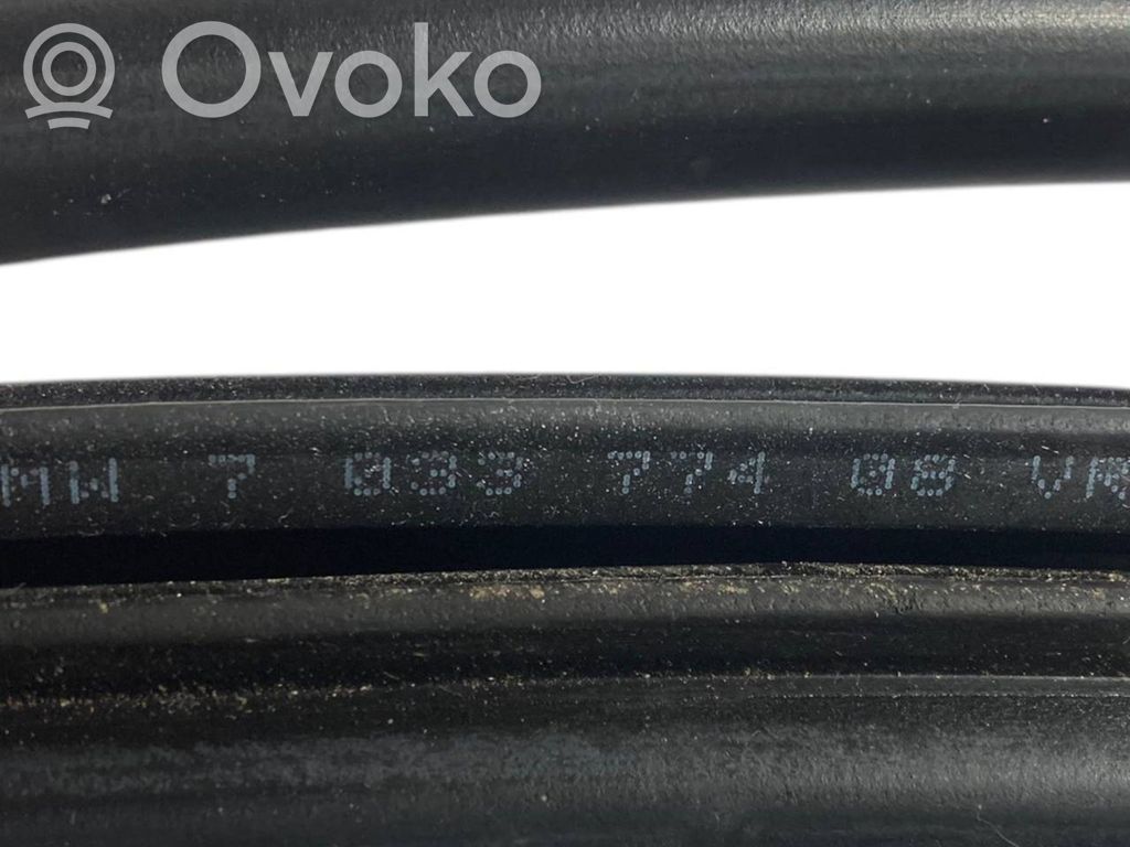 Priekšpusē apdares gumija (virsbūvē)