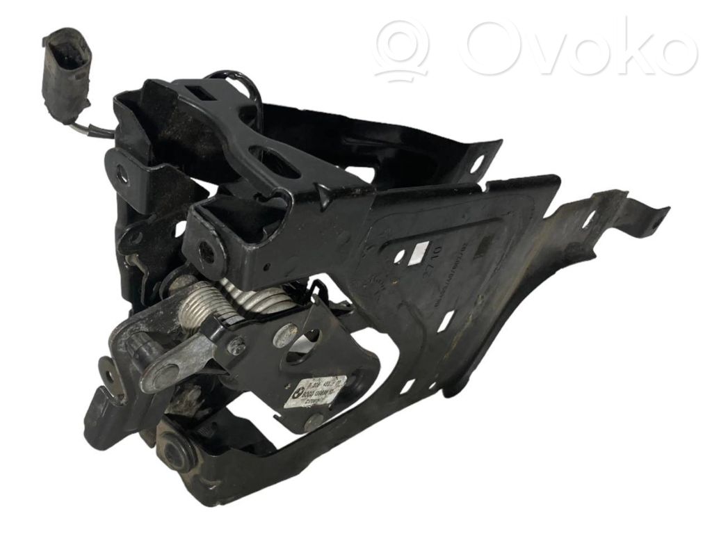 Dzinēja pārsega slēdzene