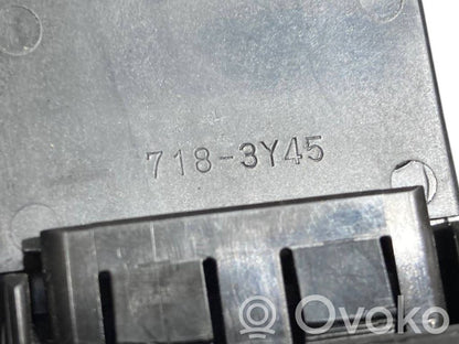 Aizmugures durvju atvēršanas slēdzis