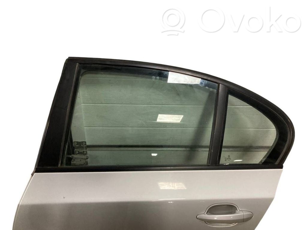 Задняя дверь