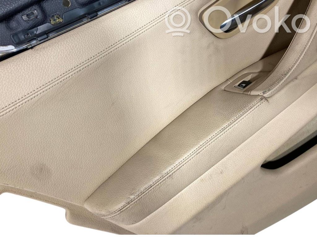 Apšuvums aizmugurējām durvīm