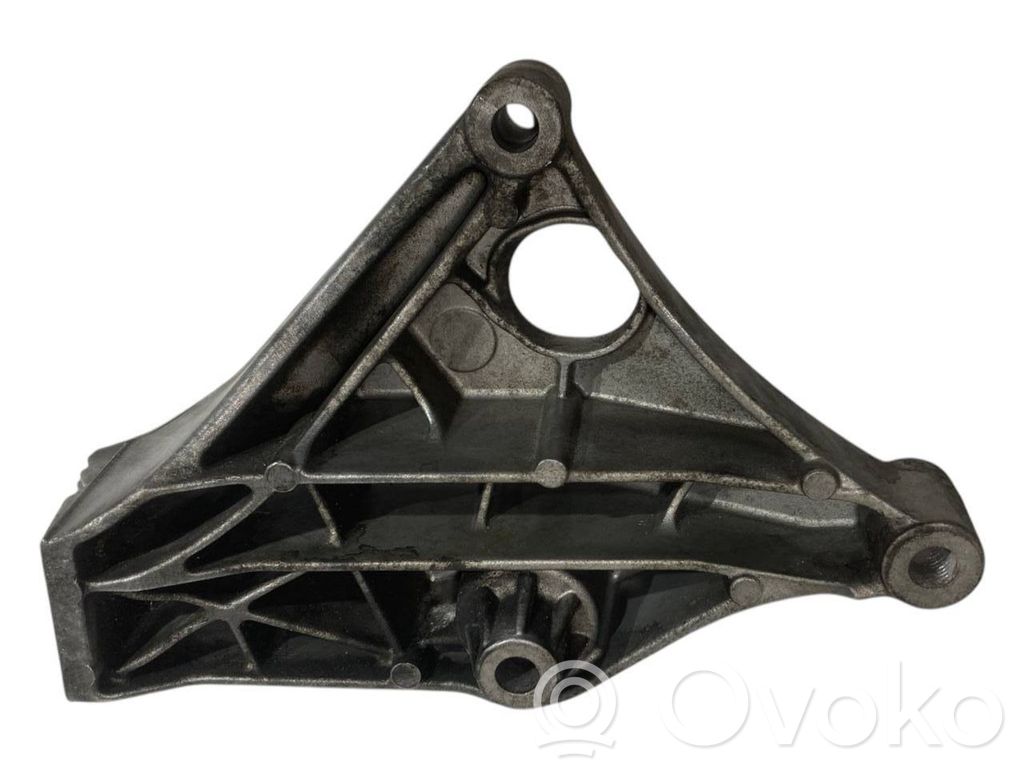 Engine mounting bracket