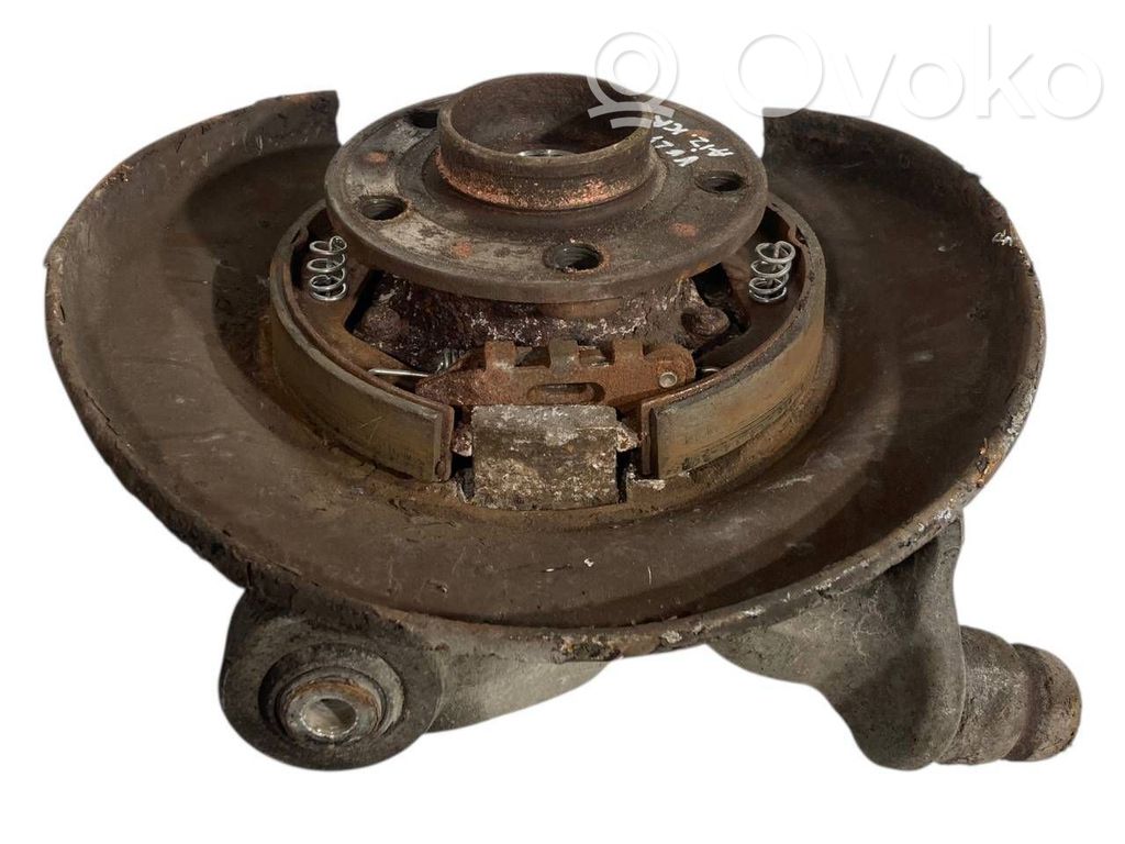 Aizmugurē riteņa rumbas vārpstas šarnīrs (stupica, capfa)