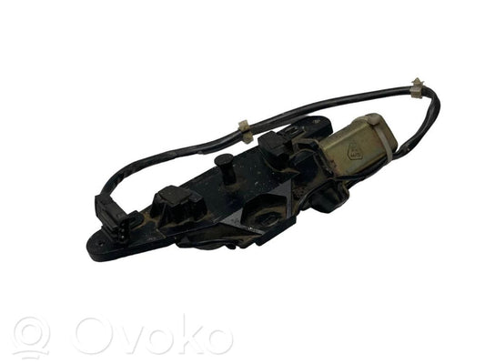 Aizmugurējā pārsega pievilcējs