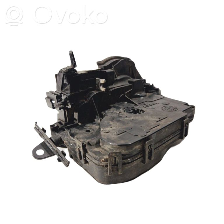 Aizmugurē slēdzene