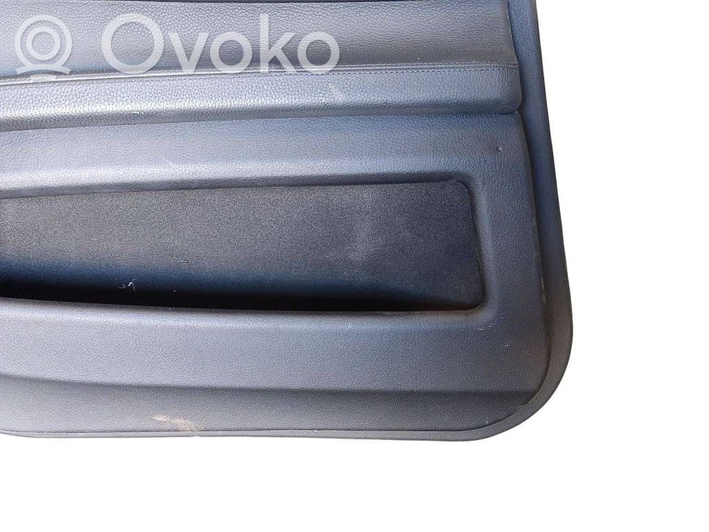 Apšuvums aizmugurējām durvīm