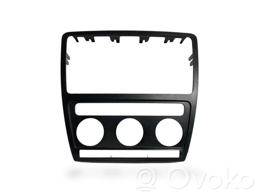 Radiouztvērēja / navigācija dekoratīvā apdare